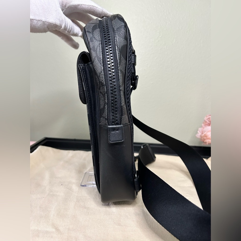 Coach Men’s Black Signature Crossbody Bag - Picture 3 of 9